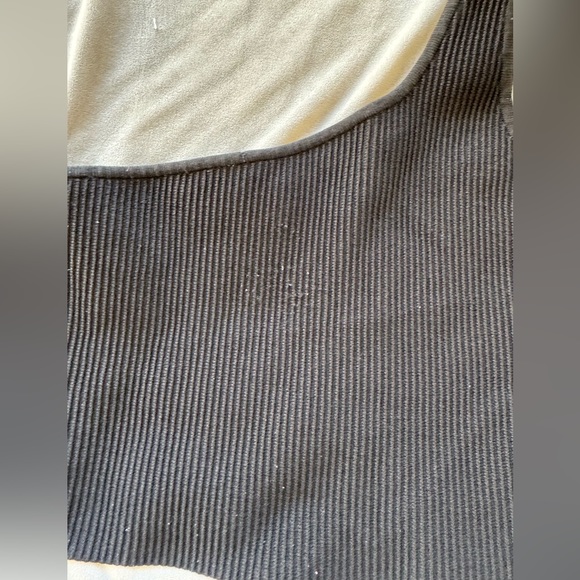 Black Aritzia one should crop top - Picture 2 of 7